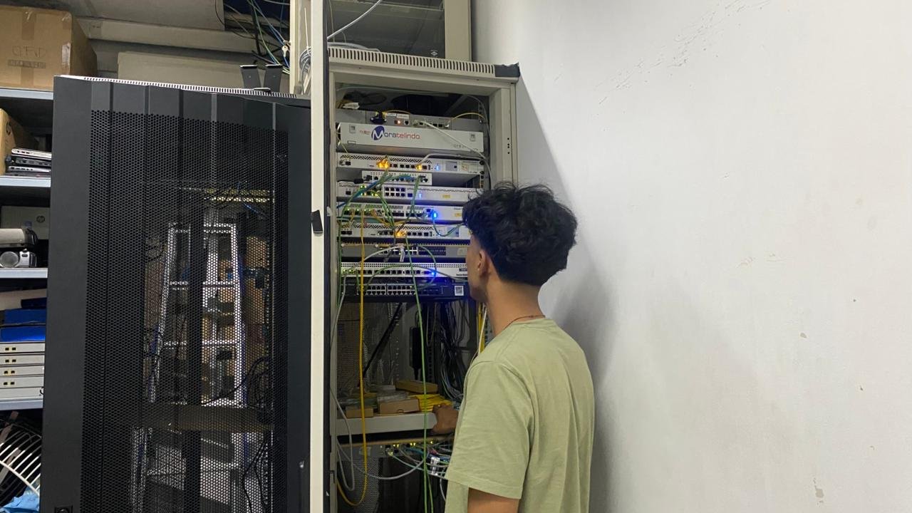 Monitoring jaringan Server jajaran Kormar